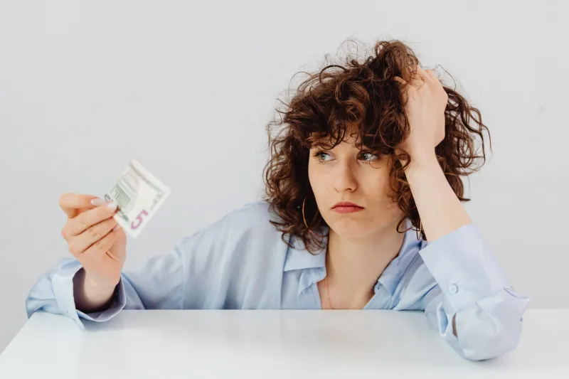 Dinheiro e Emoção: Como Libertar Sua Mente do Peso das Finanças e Viver com Mais Leveza